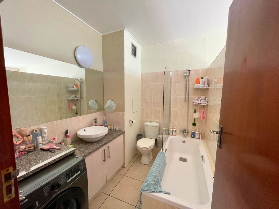 To Let 1 Bedroom Property for Rent in Loevenstein Western Cape